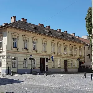 Stylish Historic Flat For 4 In Heart Of Oldbuda Budapeszt