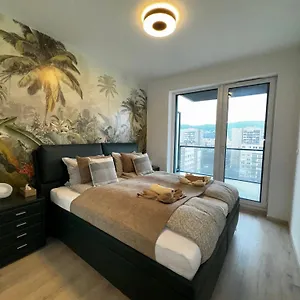 Apartment Riverguard With Free Parking, Budapest